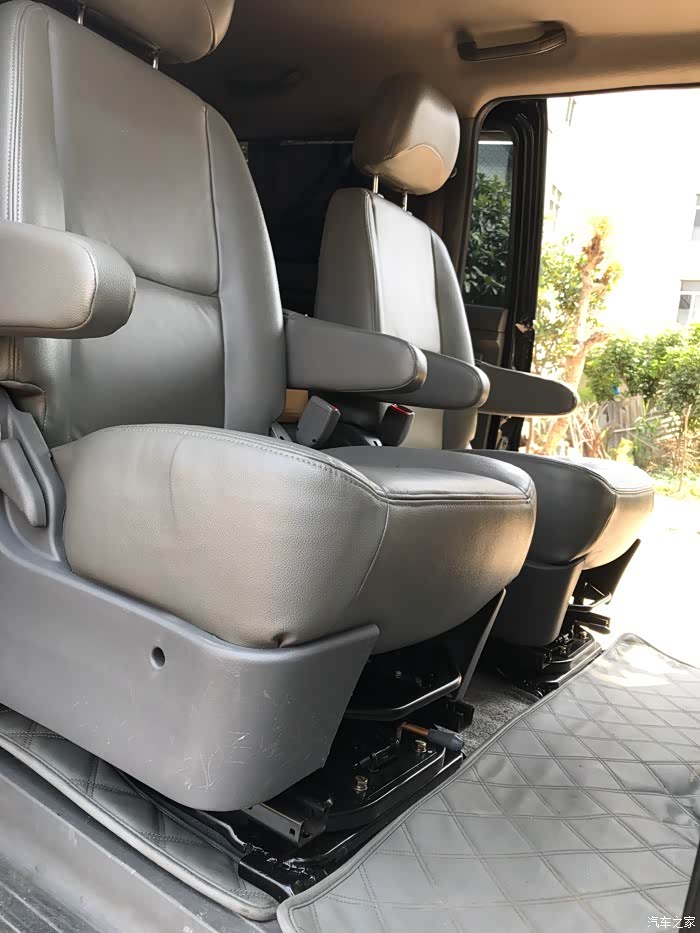 帅客中排改旋转座椅