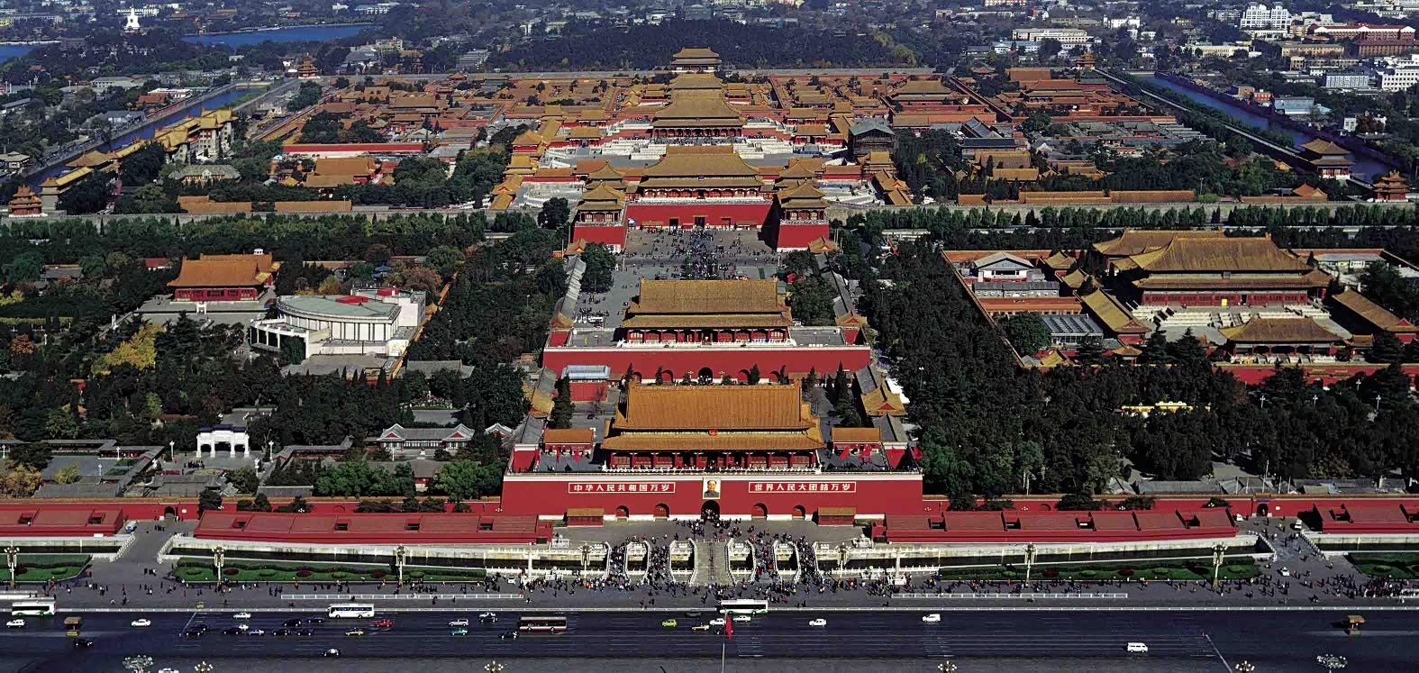 北京正以一个雄伟,奇丽,新鲜,现代化的姿态出现在世界上!