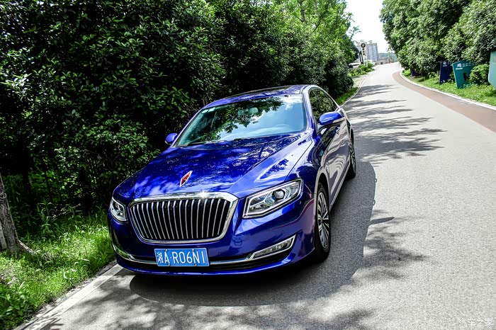 缤纷夏日真情表白炫酷红旗h7