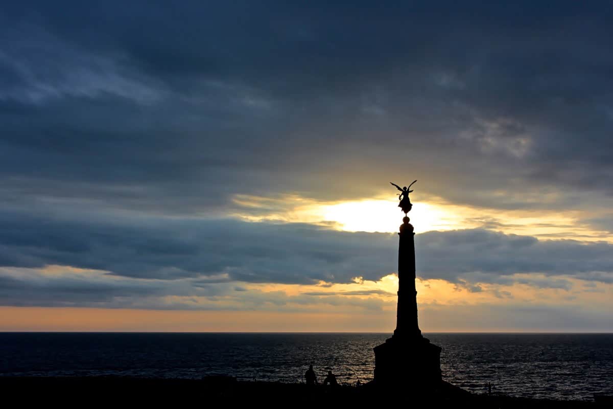 胜日寻芳泗水滨无边光景一时新