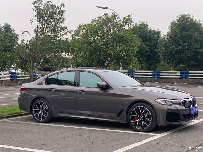 【图】外碳黑内火山红 贴个什么颜色的玻璃太阳膜好呢_宝马5系论坛