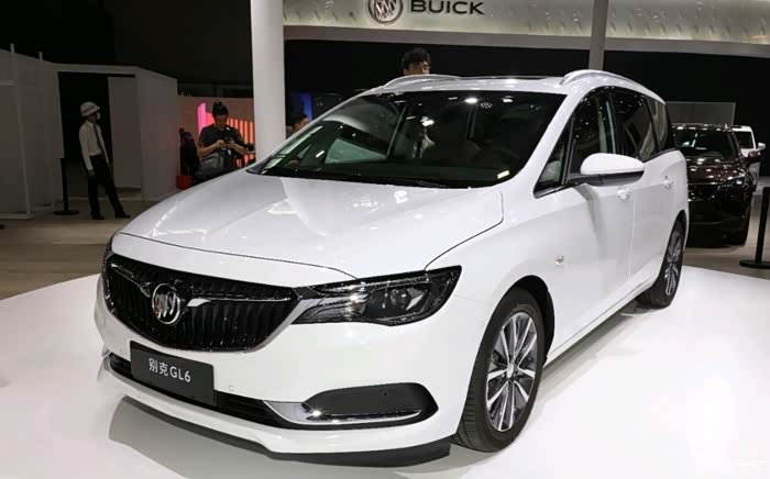 别克gl6来袭车展,感受他的宽敞!