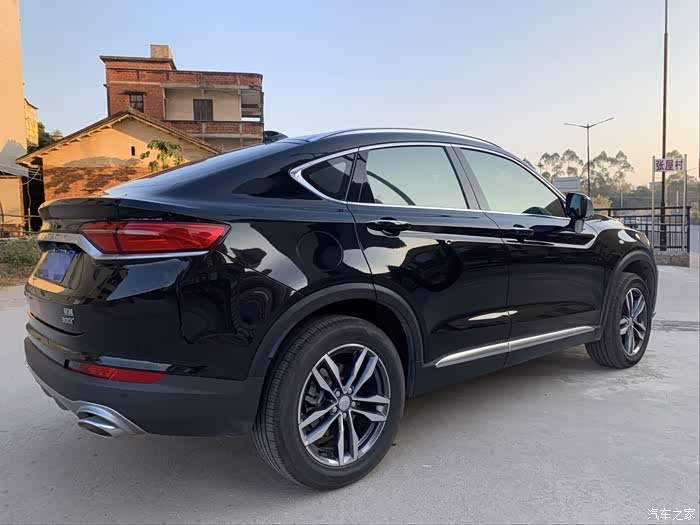自主品牌的轿跑suv,黑武士吉利星越!