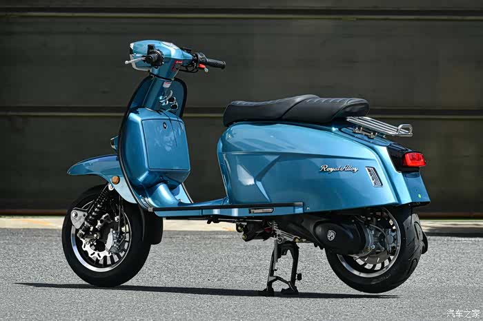 【图】royalalloy英式铁皮踏板,配可调双减震和abs,颜值高不挑人_摩托