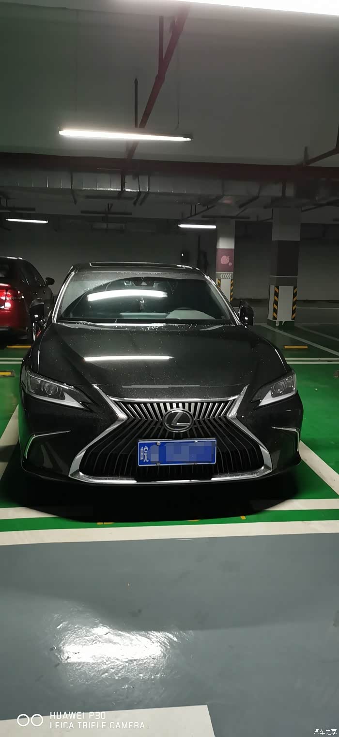 出售雷克萨斯es200卓越黑外棕内20款9月上牌有意私聊