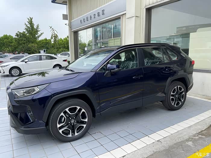 小威升级rav4星际蓝尊贵两驱提车
