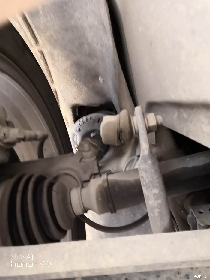 这个是防倾杆球头?