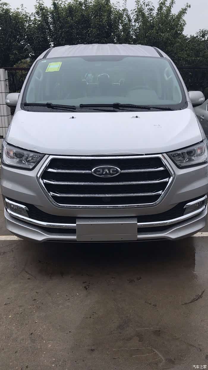 看江淮的商旅系列的9座车型瑞风m4