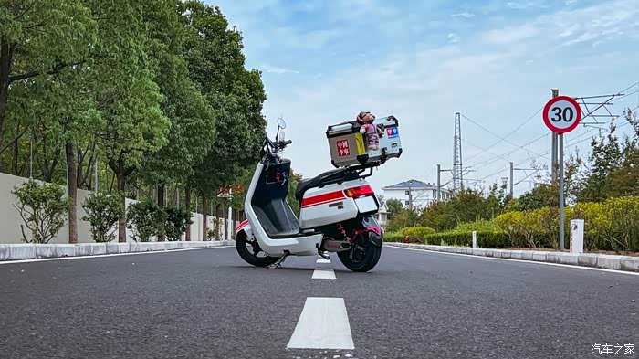 【图】小牛nqi pro 骑行8000公里,换装倍耐力轮胎,竟然废了这么大劲?