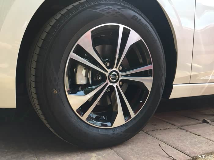 提车作业-14代轩逸提车