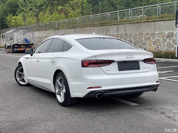 出2017年奥迪a5时尚型一辆