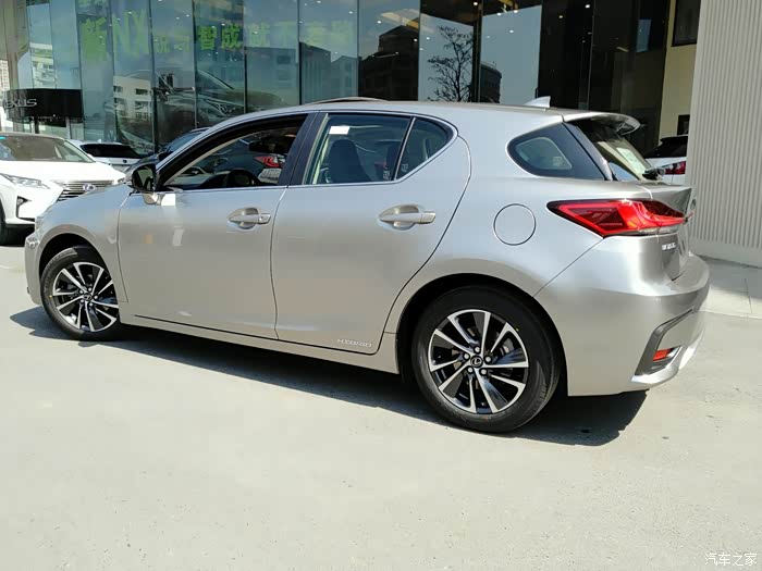 ct200元选白色还是银色