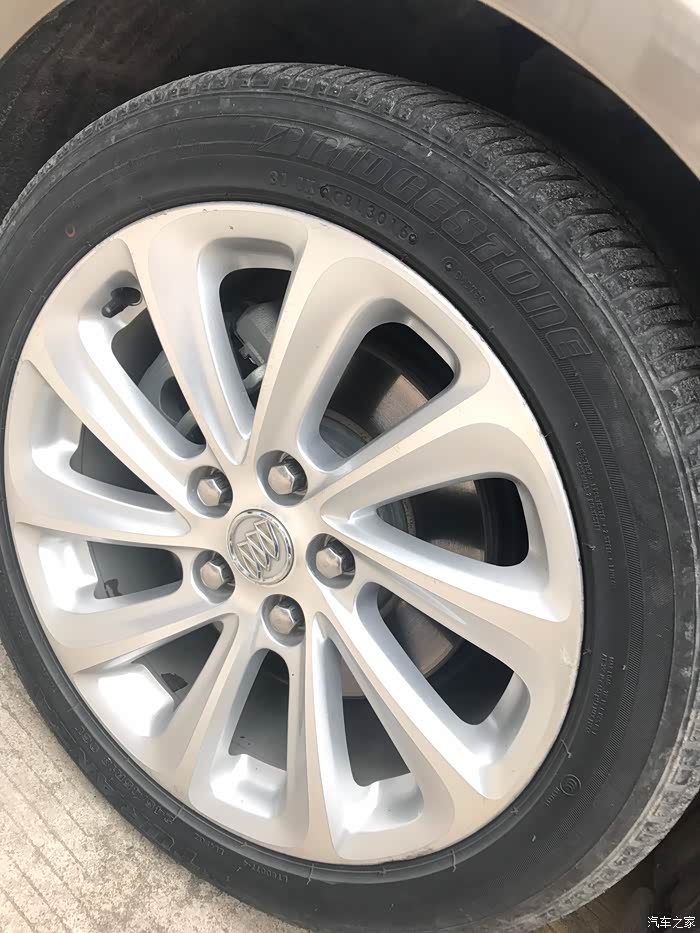 13款老君越换新轮胎作业