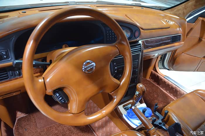 上海老款日产蓝鸟20排量内饰改装作业复古怀旧风格