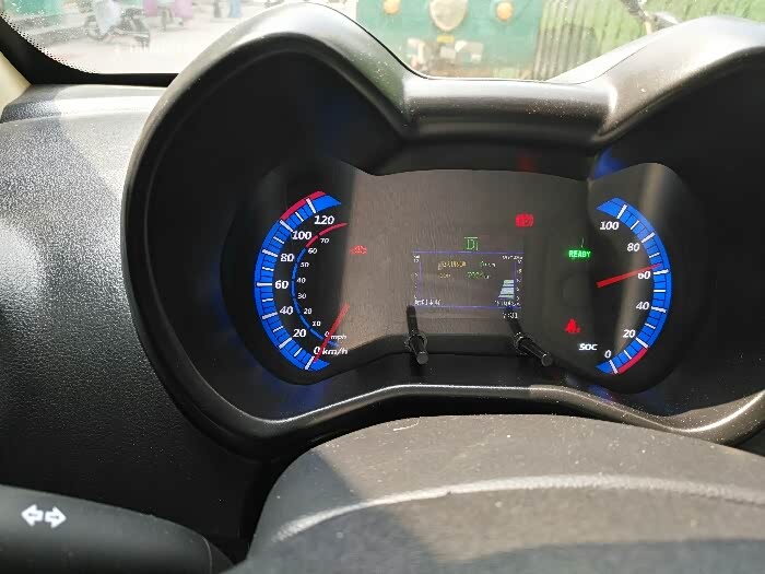 知豆d2出现一个汽车加感叹号是怎么回事能通电就是没动