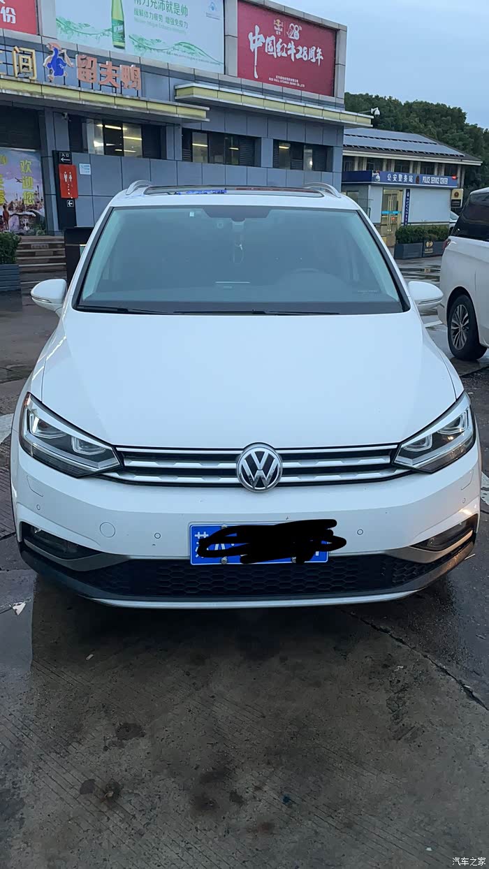 明出2021款大众途安l拓界版白色7座