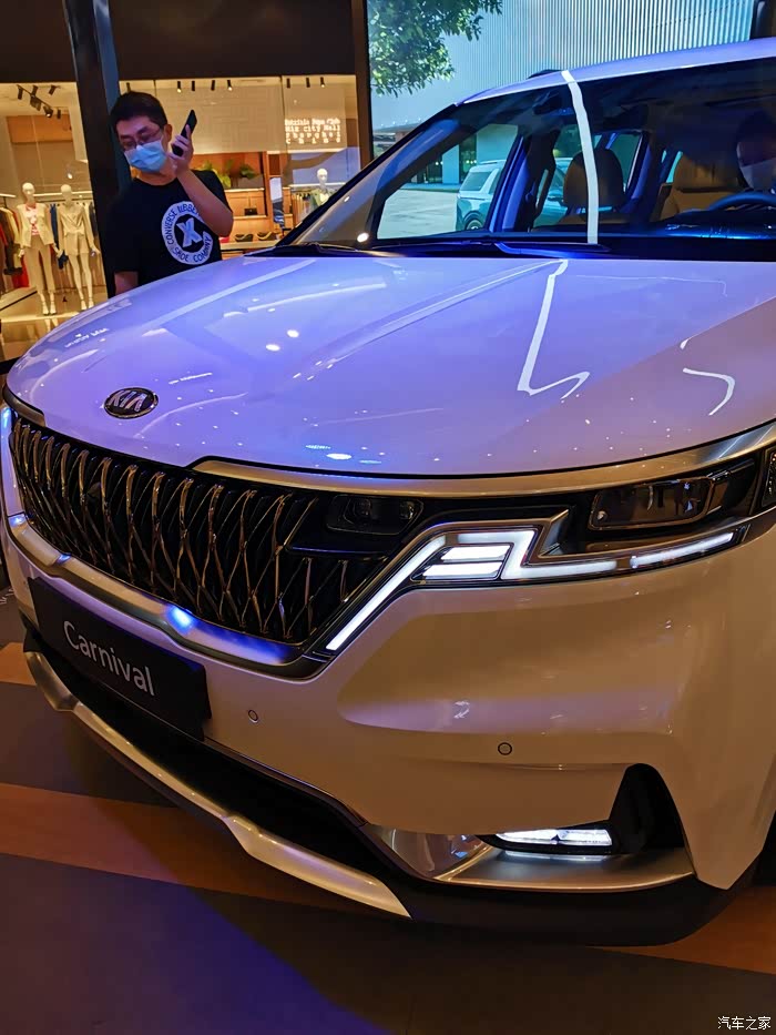 起亚嘉华上海万象城路演现场