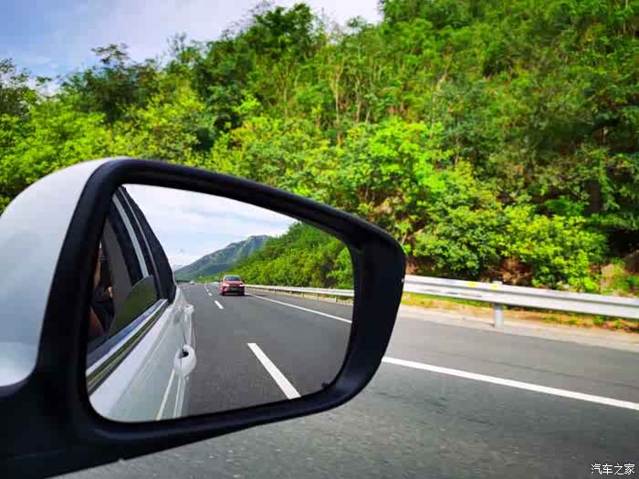 后视镜里面的风景