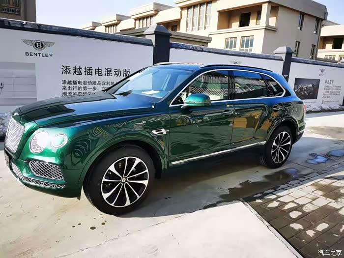 翡翠绿的添越现车