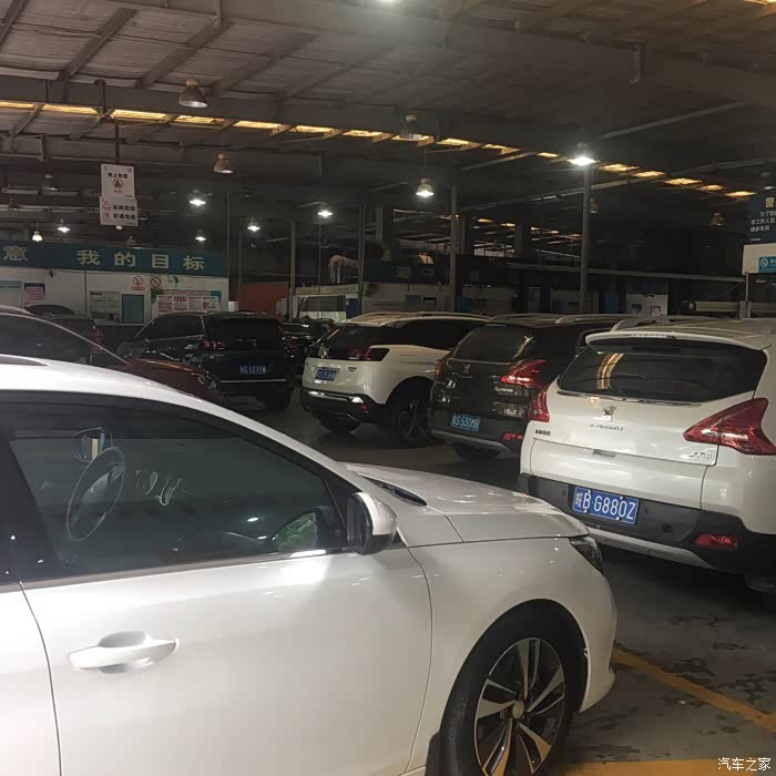 中午来,排队已经满满的了