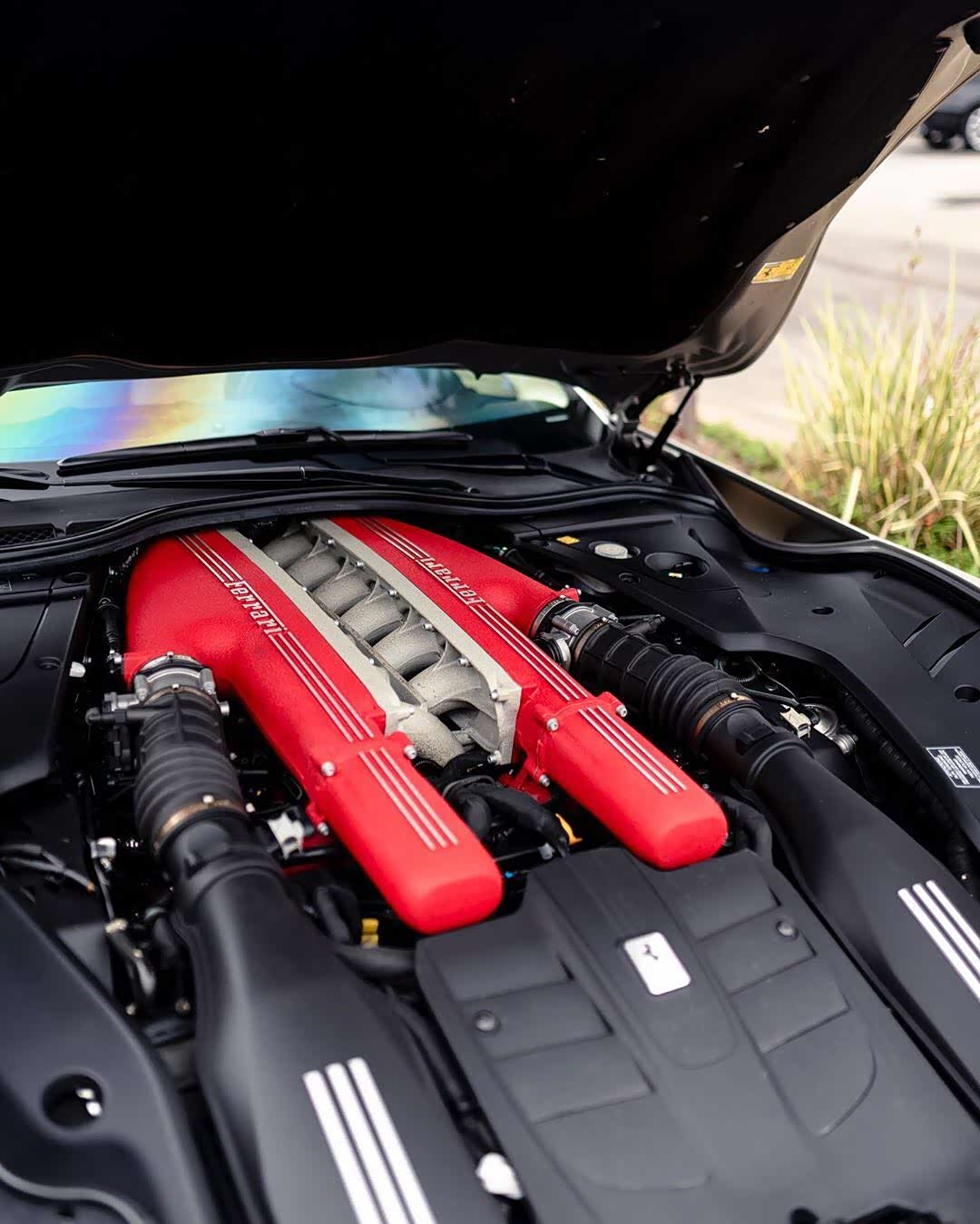 法拉利f12 berlinetta