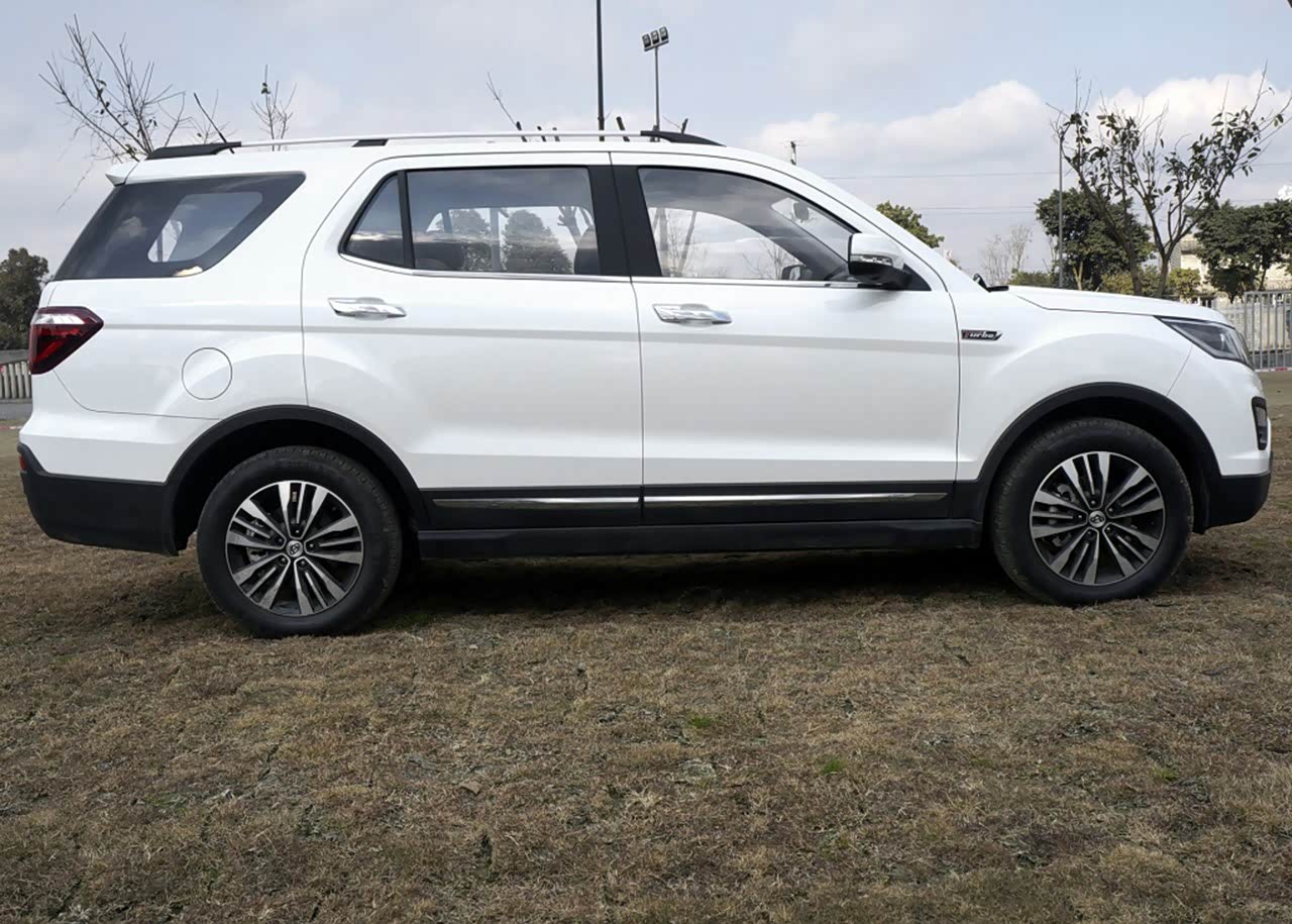 7座suv车型长安欧尚cx70t,内饰丰富,动力表现出色