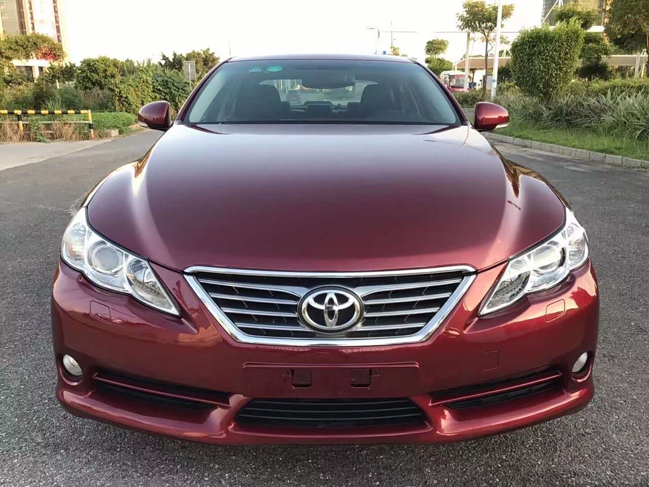 枣红色的丰田锐志超帅气.