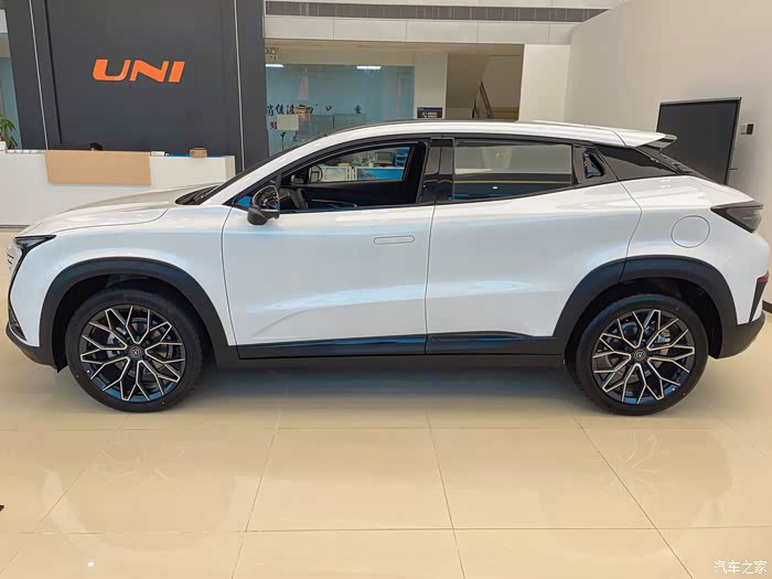 【图】unit到店实拍,还是月光白好看_长安uni-t论坛_汽车之家论坛