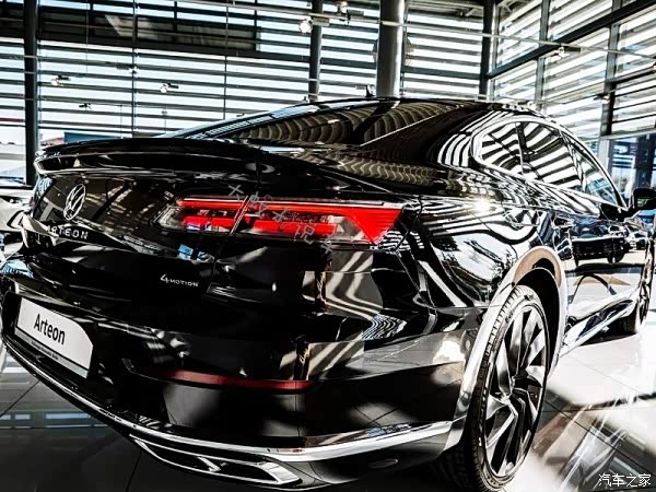 大众arteon,黑色的车漆涂装带来很激情的运动范