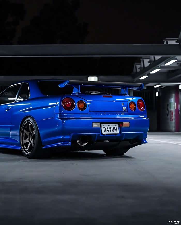 一枚蓝色战神gtr r34