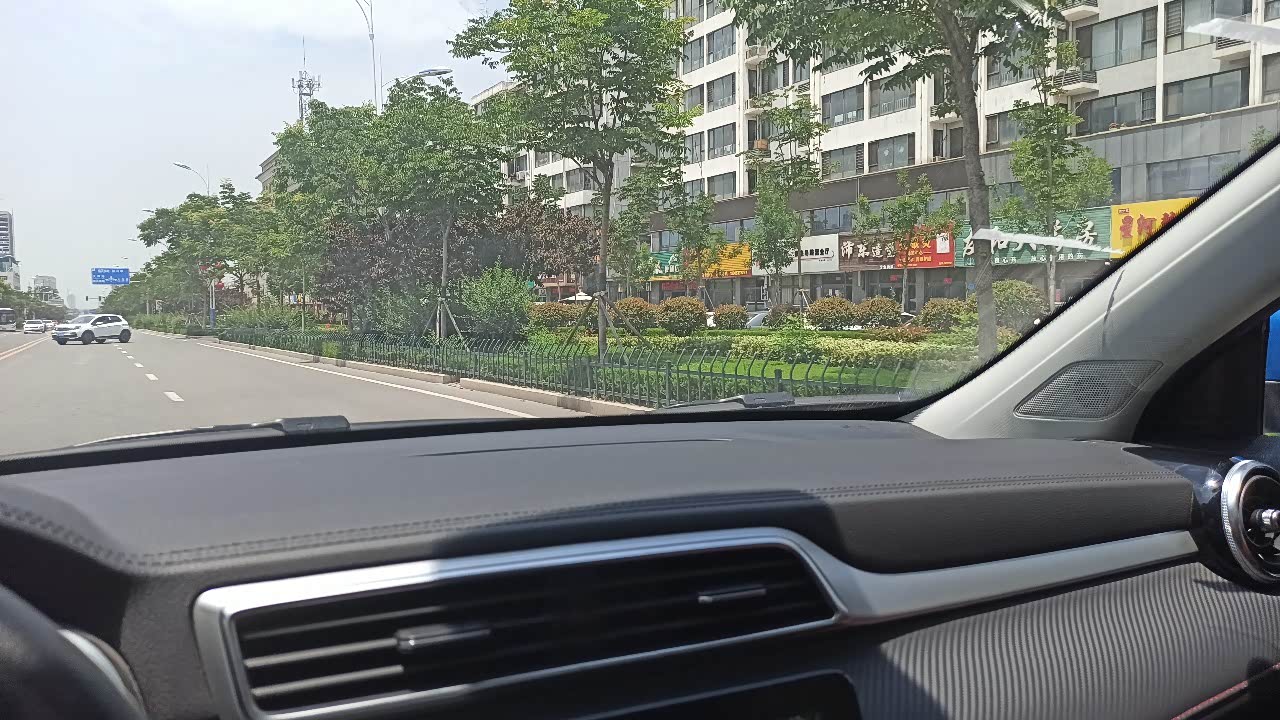 不论是接送小孩上学还是上下班通勤开起来都非常的舒适.