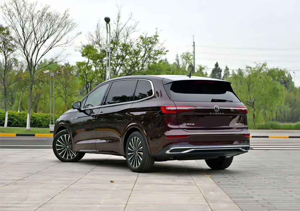 大众viloran在外观与内饰兼具了豪华与商务气息.