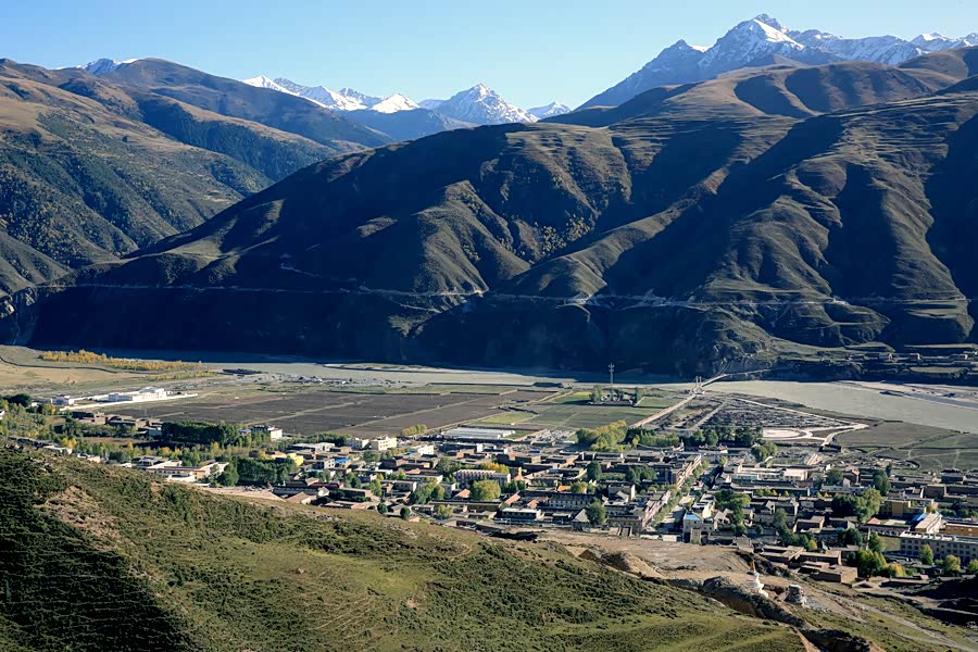 铺开鹞子的线才能播种整片蓝天.