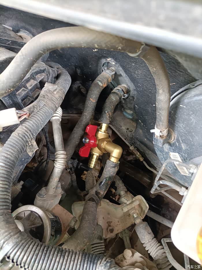 宝骏310加装暖风水箱水管四通阀