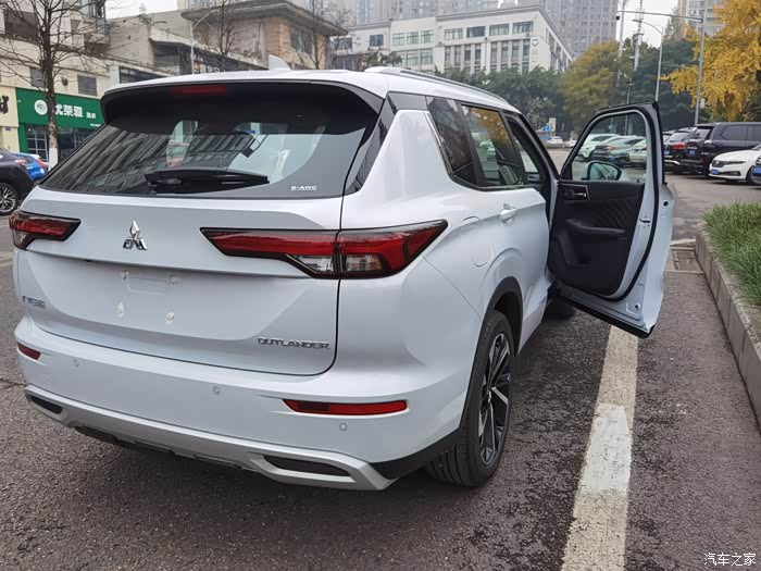 全新欧蓝德提车正式加入三菱大家庭