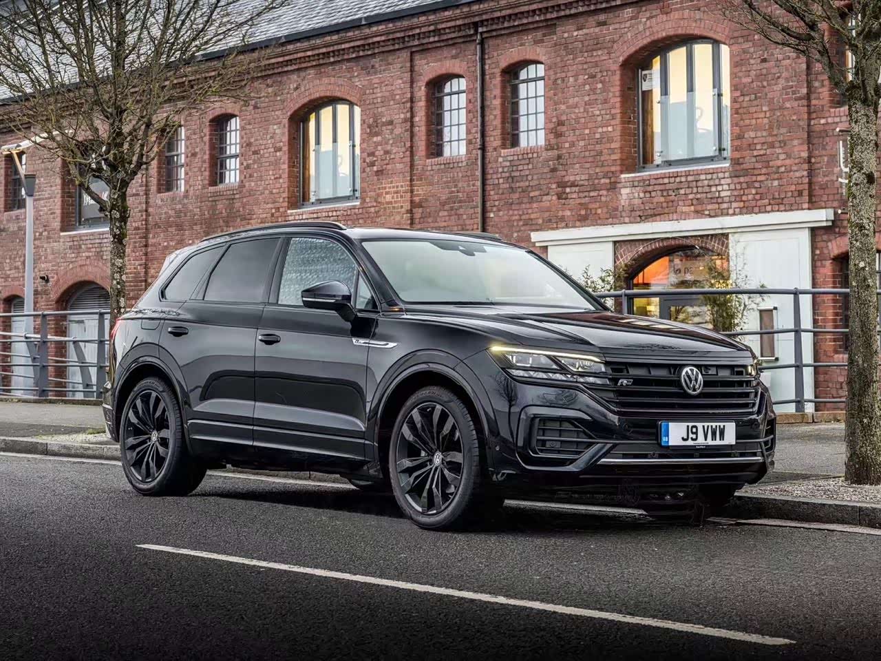 2020款的途锐,黑武士和白金刚非常的漂亮.