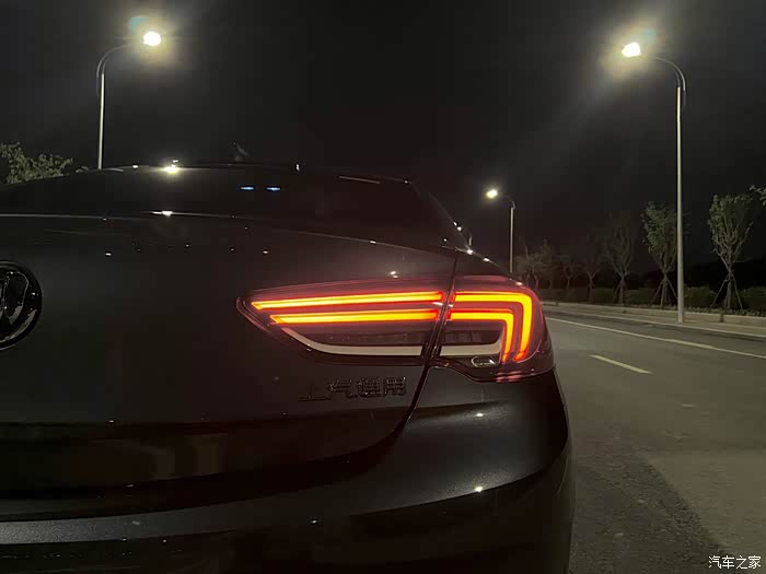 别克君威最帅尾灯