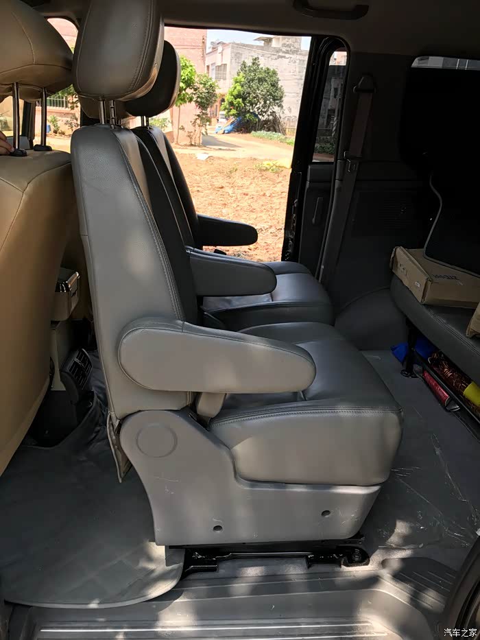 帅客中排改旋转座椅