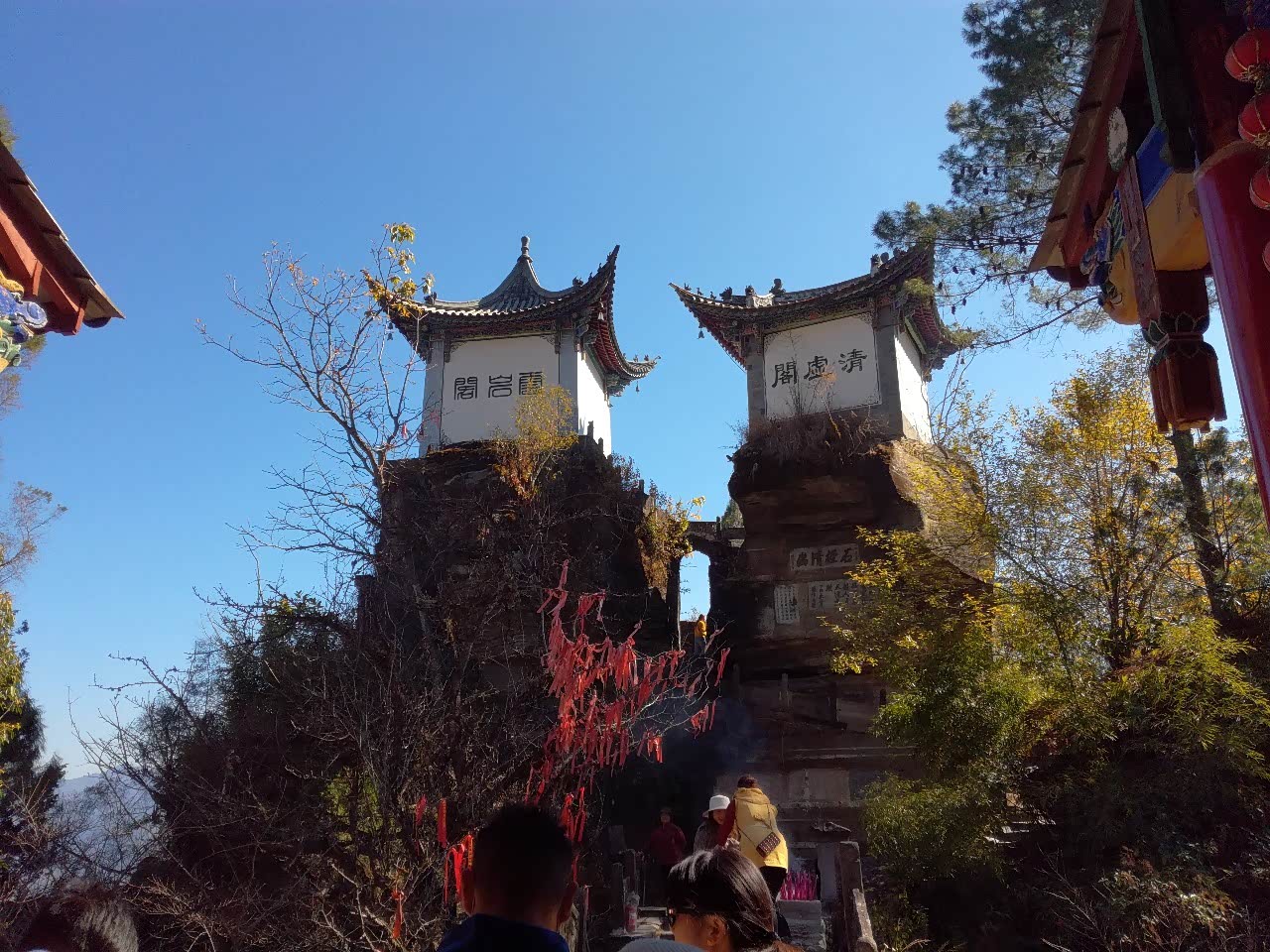 感恩十五载与小雅同游道教圣地石洞寺领略古树茶花王的风采