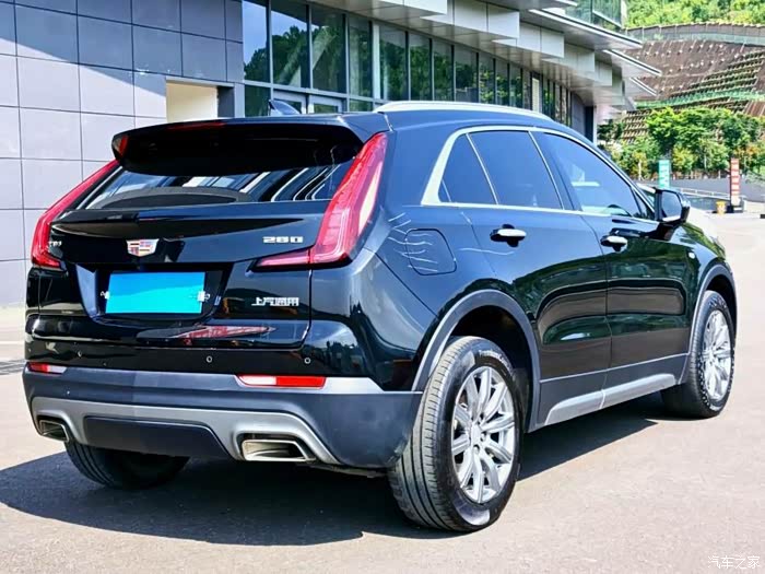 出手一台凯迪拉克xt42020年领先型