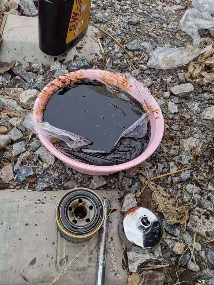 7年的老瑞纳,自己动手换轮胎