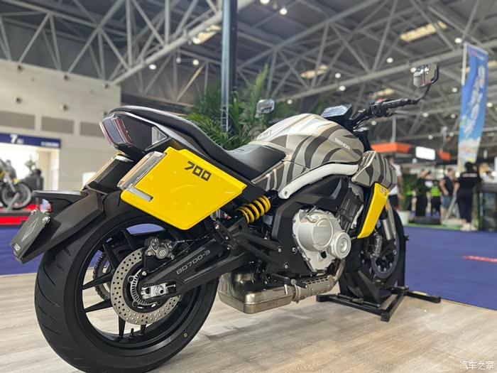 车展看摩托唐刀700