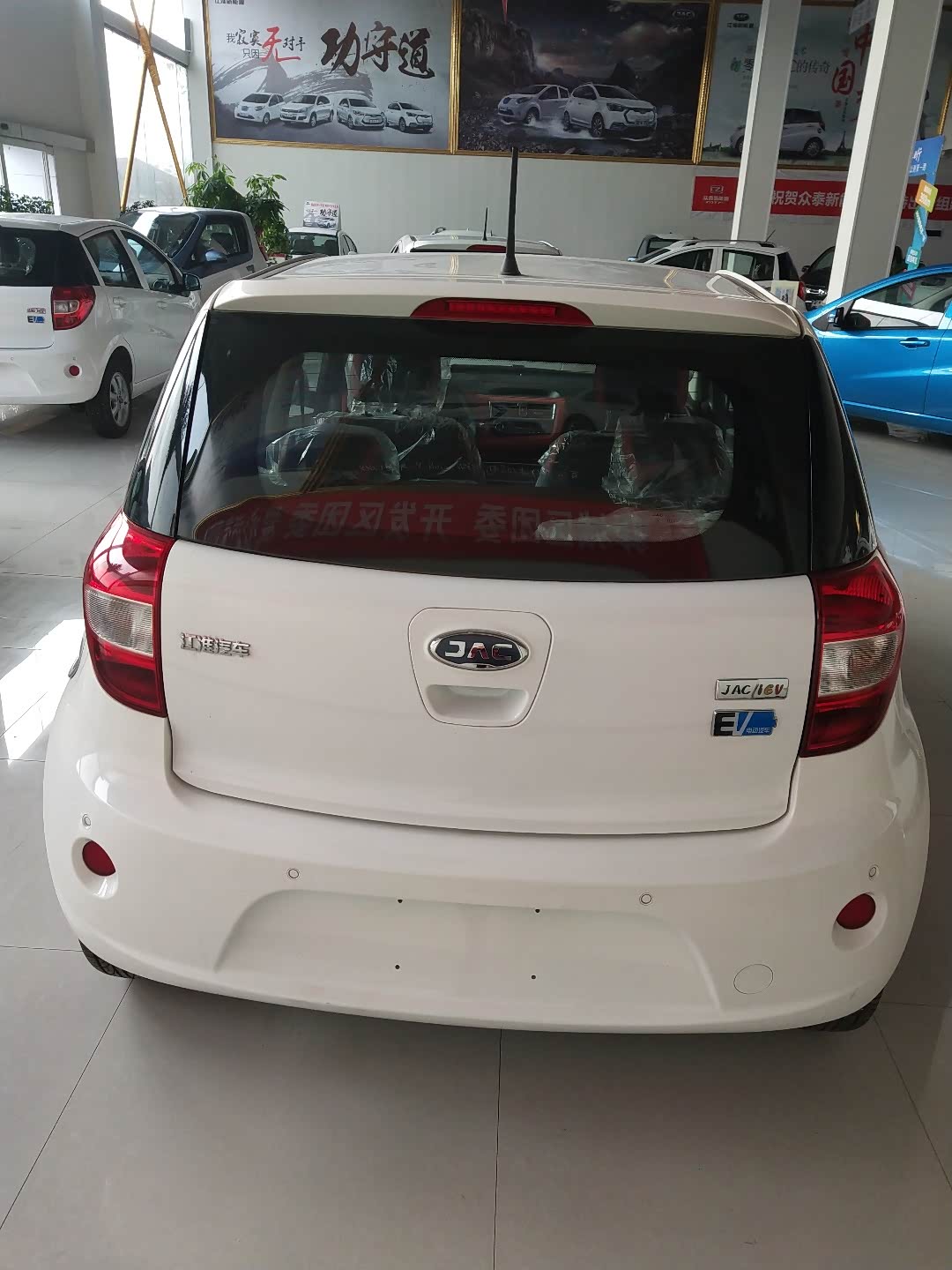 只出买了江淮新能源电动汽车,去哪也方便了.接送孩子的好帮手