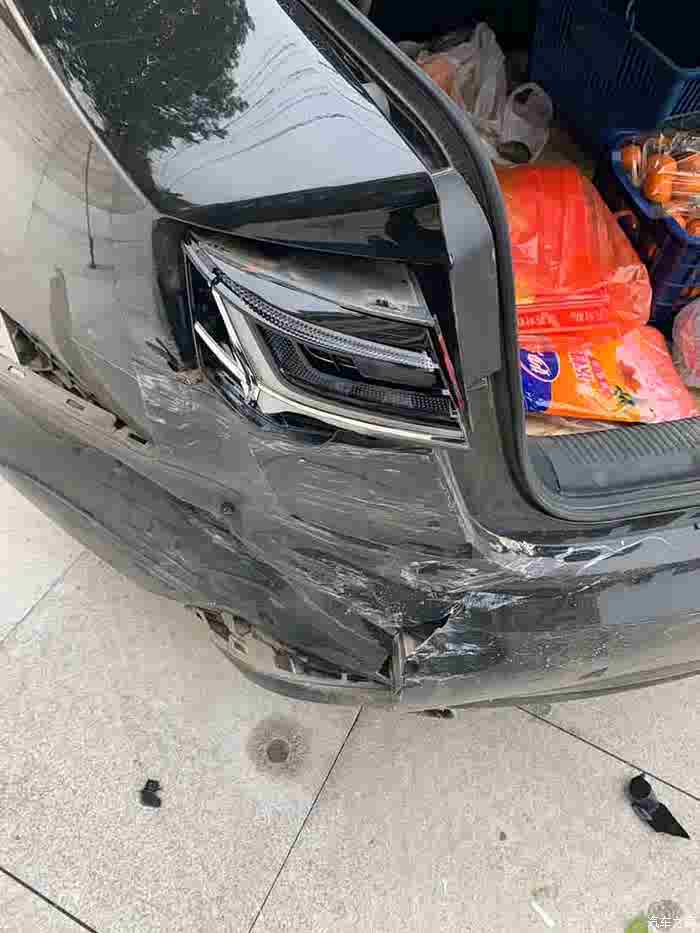 【图】被追尾了好伤心_奥迪a6l论坛_汽车之家论坛