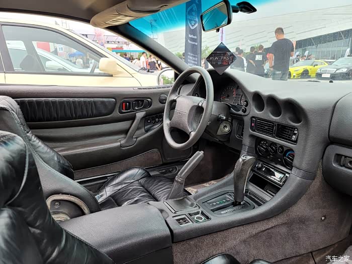 三菱3000gt造型颜值放今天依然惊艳