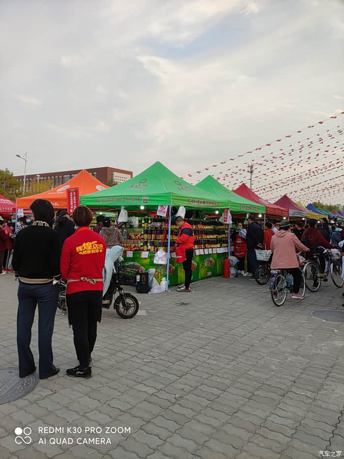 驾驶哪吒v超市大购物,烤鸡翅走起