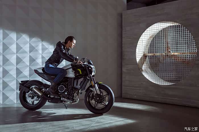 满满的赛博朋克科幻风!来一组春风700cl-x 运动款!