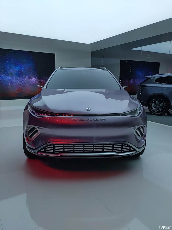 奔驰展区的denza电动suv