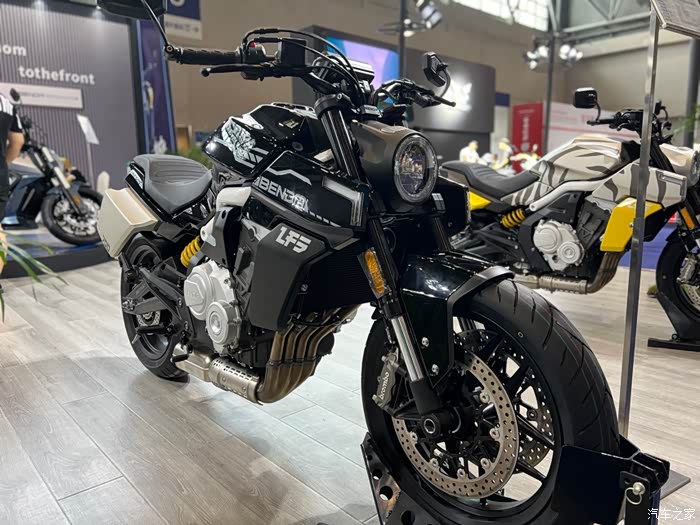 车展看摩托唐刀700