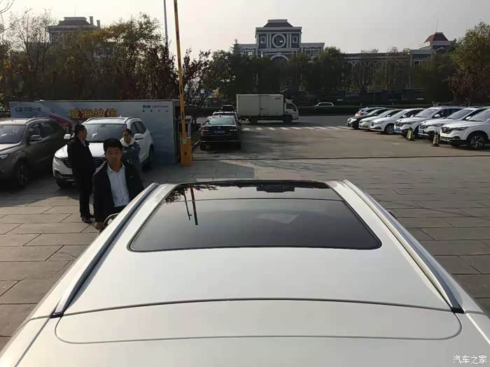 0 奔腾t77论坛 一眼定情的奔腾t77      t77提供是全景天窗